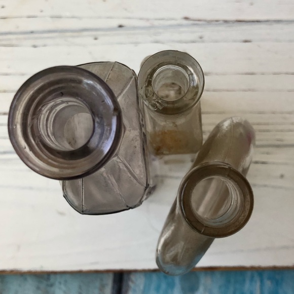 Lot of 3 vintage glass bottles - Picture 4 of 8